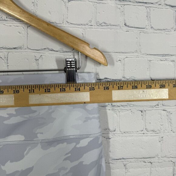 Lululemon Wunder Under Ribbed Biker Shorts Women Size 12 White Grey Camo Gym - Picture 10 of 11